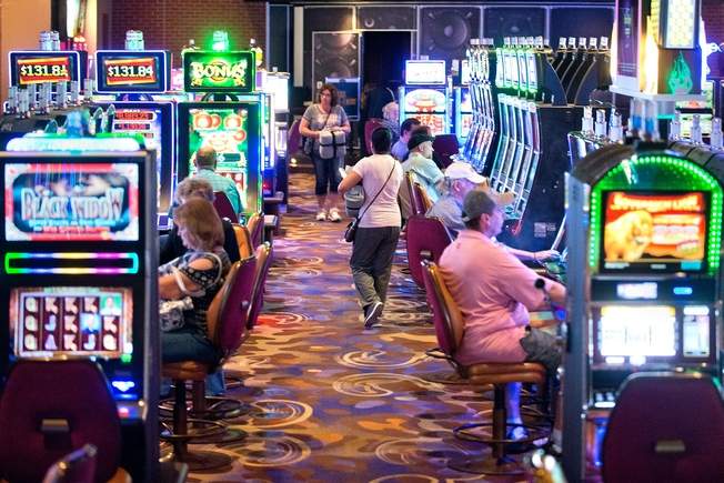 The Evolution of Slot Gaming From Traditional Machines to Online Platforms